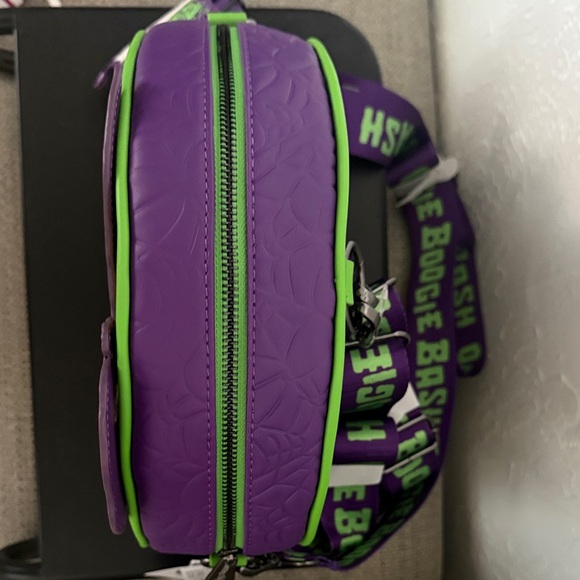 NWT - Oogie Boogie glow-in the dark purse with keychain pouch - Picture 6 of 8